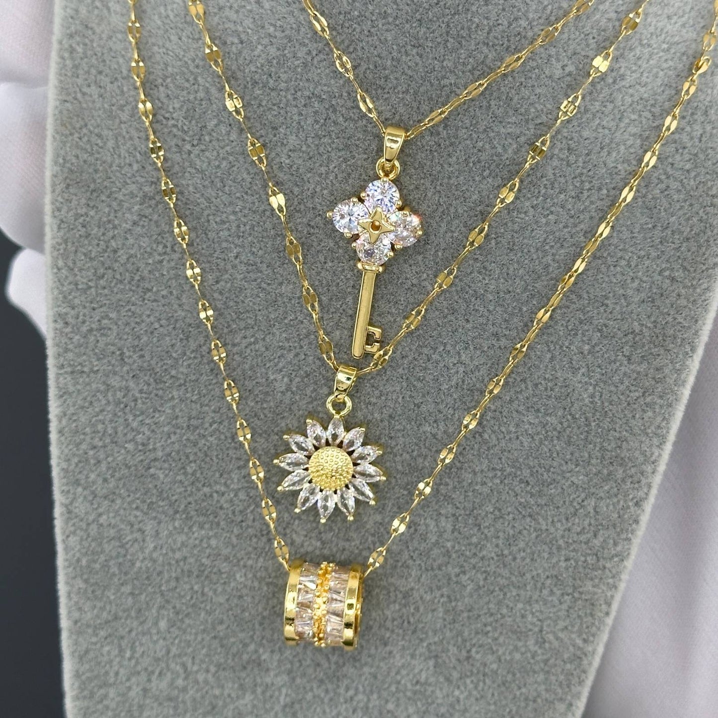 18K gold plated Stainless steel  Flower necklace, Mashalla